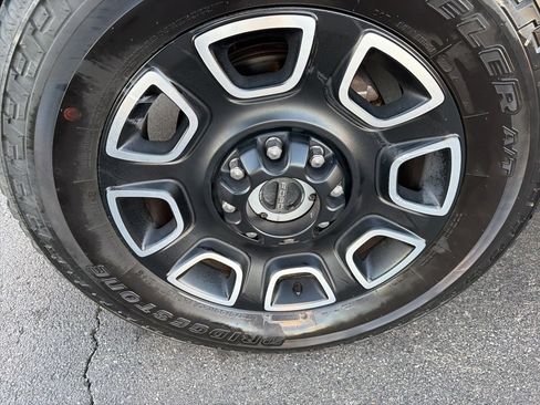 Used 2024 Ford F250 Platinum w/ FX4 Off-Road Package image 8