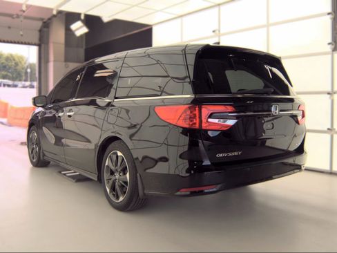 Used 2023 Honda Odyssey Elite image 3
