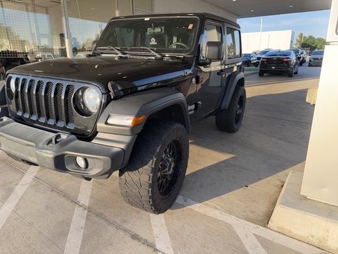 Used 2019 Jeep Wrangler Sport AWD/4WD image 4