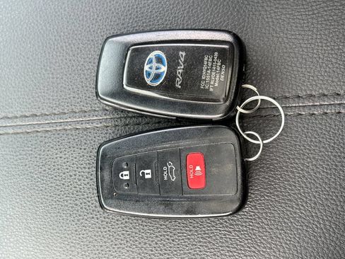 Used 2021 Toyota RAV4 Limited AWD/4WD image 29