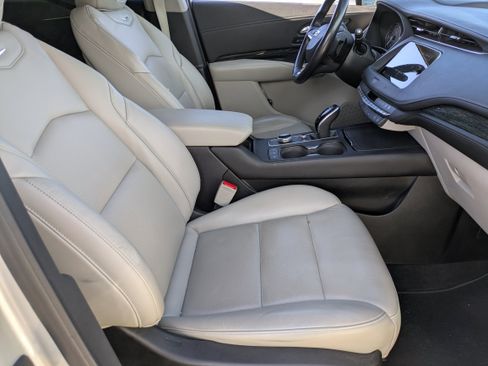 Used 2021 Cadillac XT4 Premium Luxury image 11