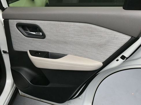 Used 2023 Nissan Rogue SV image 17