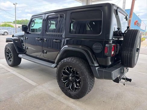Used 2020 Jeep Wrangler Unlimited Sahara AWD/4WD image 6