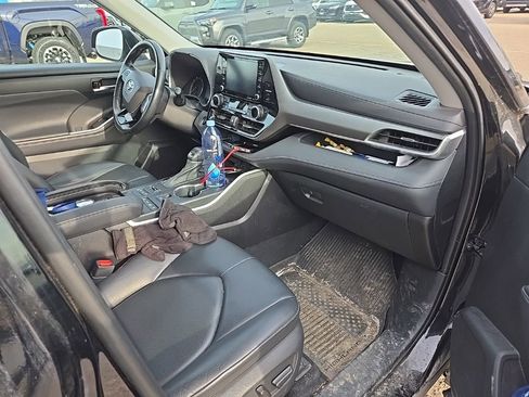 Used 2021 Toyota Highlander XLE image 7