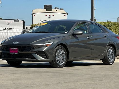 Used 2026 Hyundai Elantra Hybrid FWD image 9
