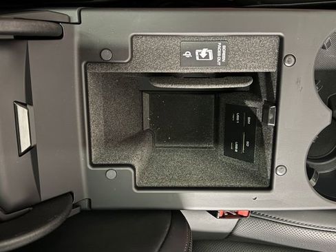 Certified 2026 Porsche Macan AWD/4WD image 22