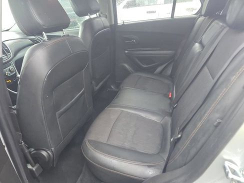 Used 2020 Chevrolet Trax LT w/ LT Convenience Package image 12