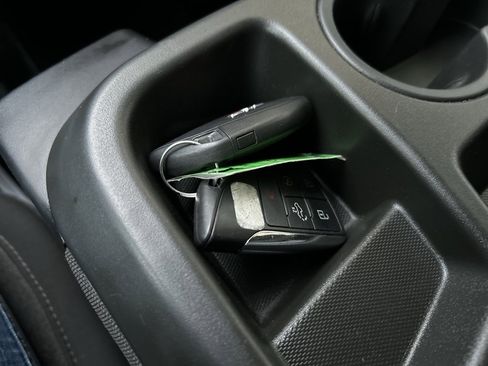 Used 2024 GMC Sierra 3500 SLE w/ SLE Convenience Package image 27