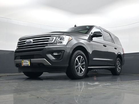 Used 2020 Ford Expedition XLT w/ Equipment Group 202A AWD/4WD image 22