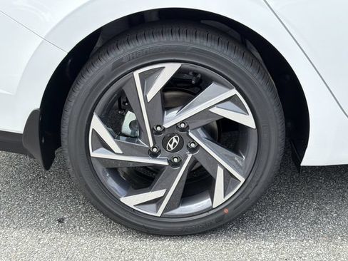 New 2026 Hyundai Elantra Limited FWD image 18
