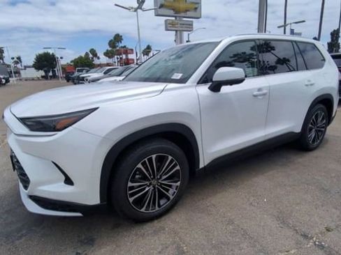 Used 2025 Toyota Grand Highlander AWD Hybrid image 4