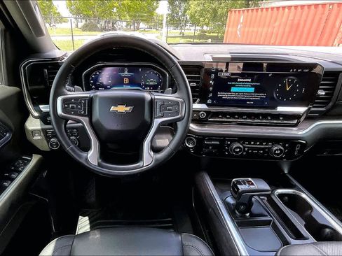 Used 2023 Chevrolet Silverado 1500 LTZ w/ Technology Package AWD/4WD image 6