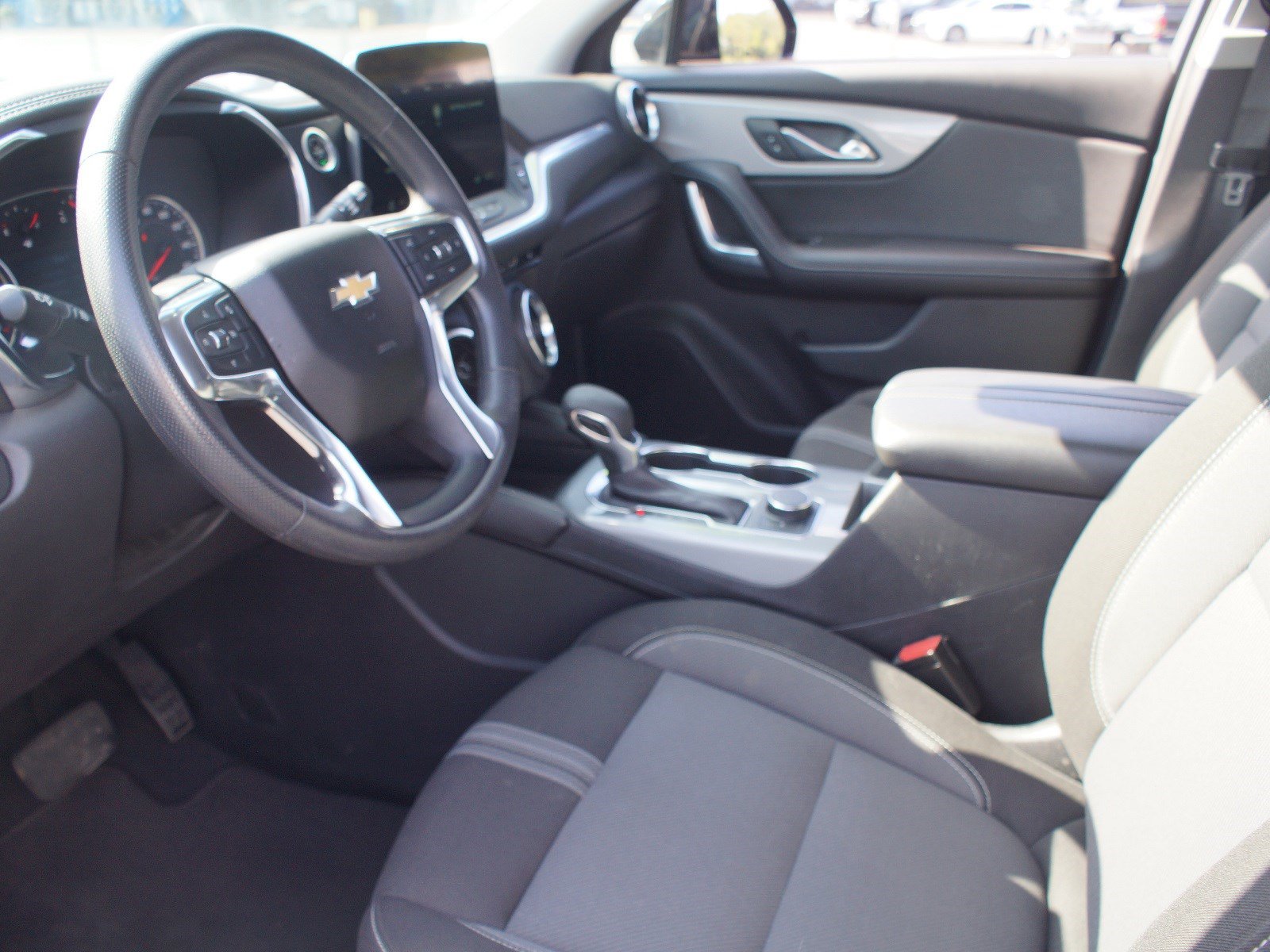 Used 2025 Chevrolet Blazer LT FWD image 13