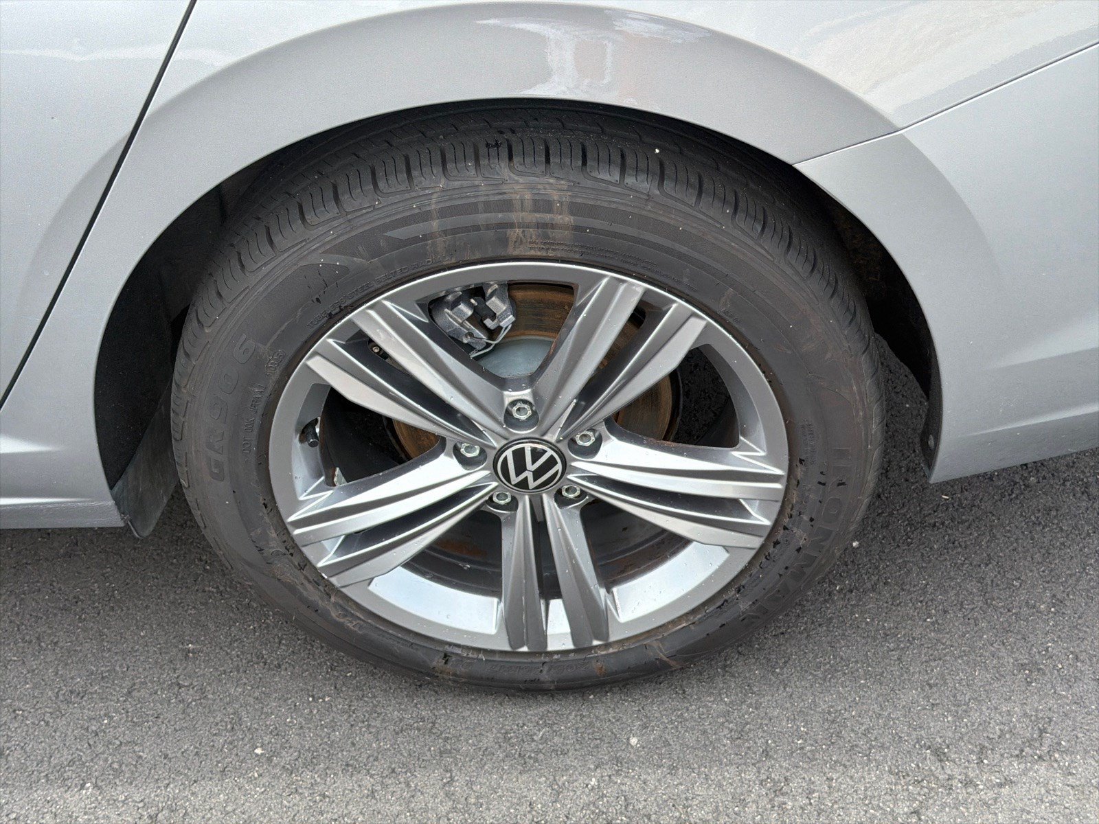 Used 2024 Volkswagen Jetta SE FWD image 19
