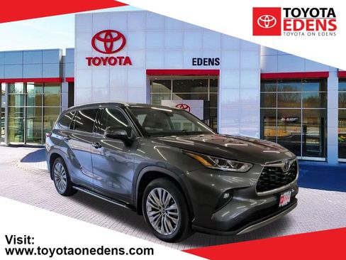 Used 2024 Toyota Highlander Platinum image 1