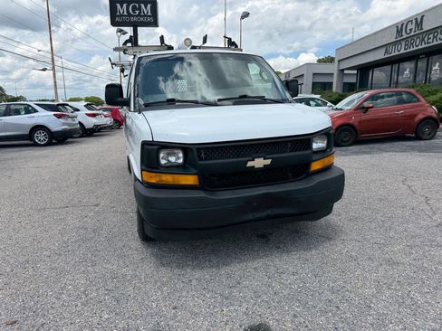 Used 2017 Chevrolet Express 2500 RWD image 4