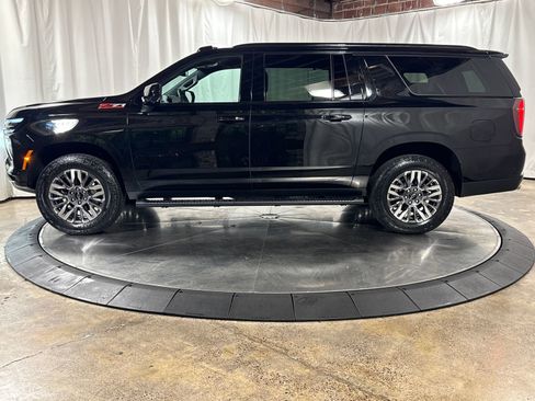 Used 2025 Chevrolet Suburban Z71 AWD/4WD image 8