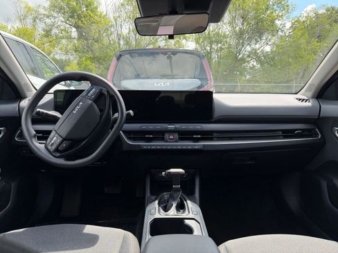 Used 2025 Kia K4 FWD image 32