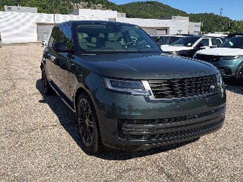 Used 2025 Land Rover Range Rover Long Wheelbase SE AWD/4WD image 2
