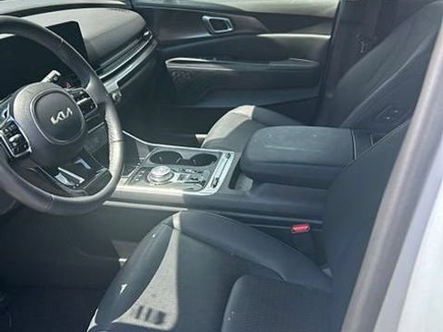 Certified 2025 Kia Carnival SX Prestige FWD image 11