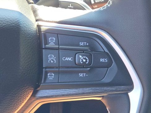 Certified 2025 Jeep Grand Cherokee Limited AWD/4WD image 37