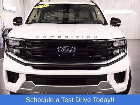Used 2025 Ford Expedition Platinum w/ Platinum Ultimate Package AWD/4WD image 2