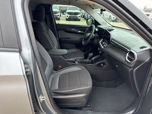 Used 2024 Chevrolet TrailBlazer LT FWD image 11