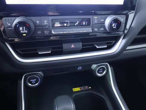 Used 2024 Toyota Grand Highlander Limited image 17