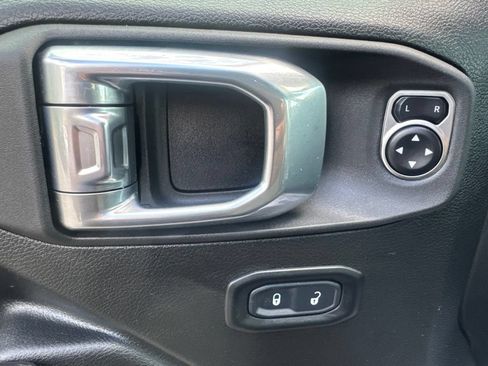 Used 2024 Jeep Wrangler Unlimited AWD/4WD image 13