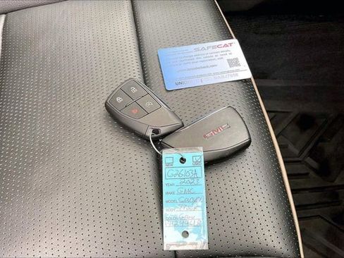 Used 2023 GMC Canyon Denali image 11