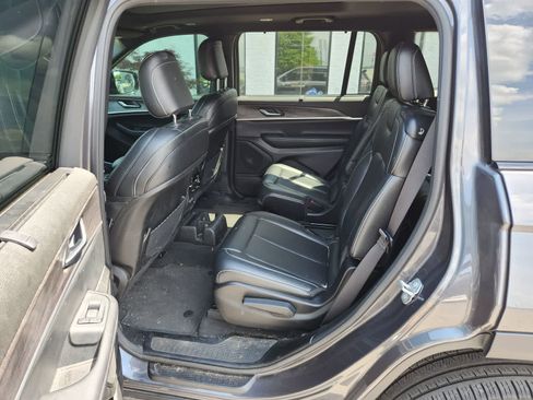 Used 2025 Jeep Grand Cherokee L Limited w/ Luxury Tech Group II AWD/4WD image 27