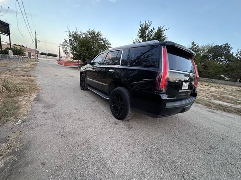 Used 2017 Cadillac Escalade Luxury AWD/4WD image 4