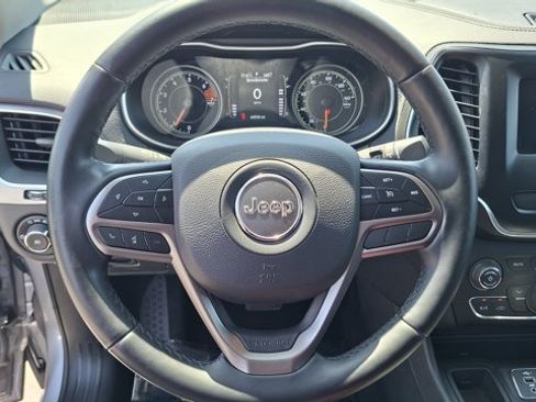 Used 2021 Jeep Cherokee Latitude Plus w/ Sun & Sound Group FWD image 11
