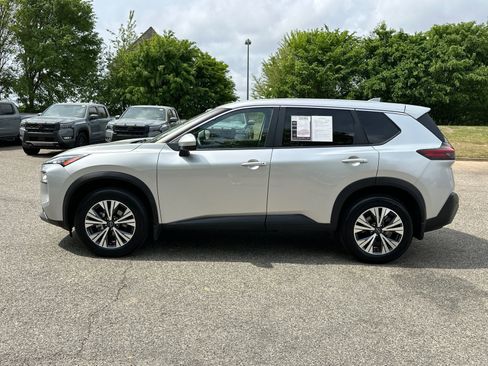 Used 2023 Nissan Rogue SV image 6