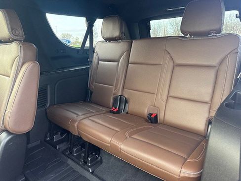 Used 2021 Chevrolet Suburban High Country image 36