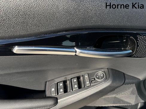 New 2026 Kia Seltos S image 11