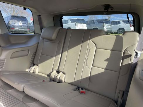 Used 2019 Chevrolet Tahoe LT w/ LT Signature Package image 16