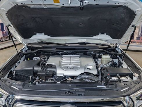 Used 2019 Toyota Land Cruiser image 5