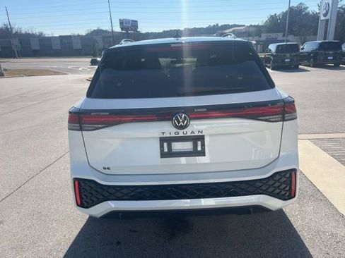 New 2026 Volkswagen Tiguan SE R-Line FWD image 4