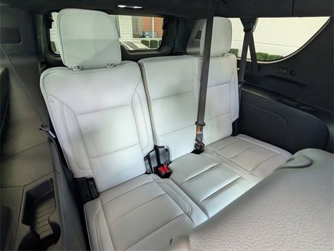 Certified 2025 Chevrolet Suburban Premier image 16
