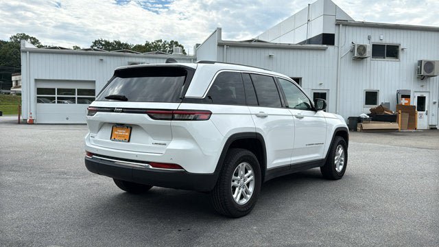 Certified 2023 Jeep Grand Cherokee Laredo AWD/4WD image 6