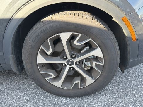 Used 2025 Kia Sportage EX w/ Premium Package FWD image 8