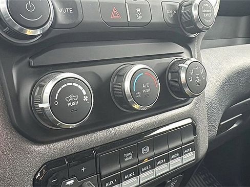 New 2023 RAM 3500 Tradesman w/ Chrome Appearance Group image 32