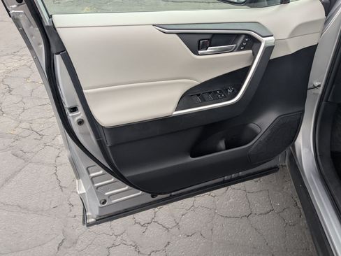 Used 2022 Toyota RAV4 XLE Premium AWD/4WD image 16