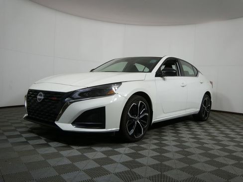 Used 2024 Nissan Altima 2.5 SR image 9