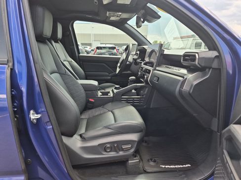 Used 2025 Toyota Tacoma TRD Sport w/ TRD Sport Premium Package AWD/4WD image 29