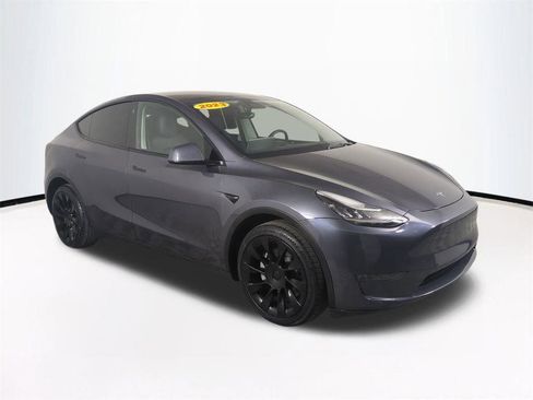 Used 2023 Tesla Model Y AWD image 2