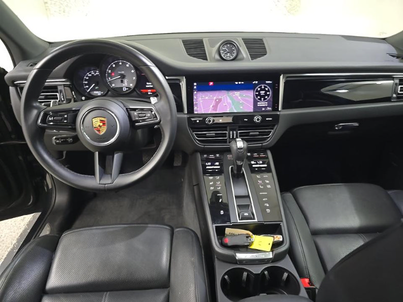 Used 2024 Porsche Macan S AWD/4WD image 3