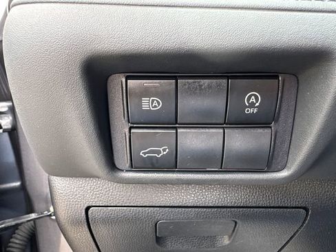 Used 2023 Toyota Highlander XLE AWD/4WD image 38