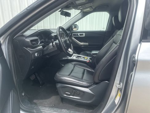 Used 2020 Ford Explorer XLT w/ Equipment Group 202A RWD image 11